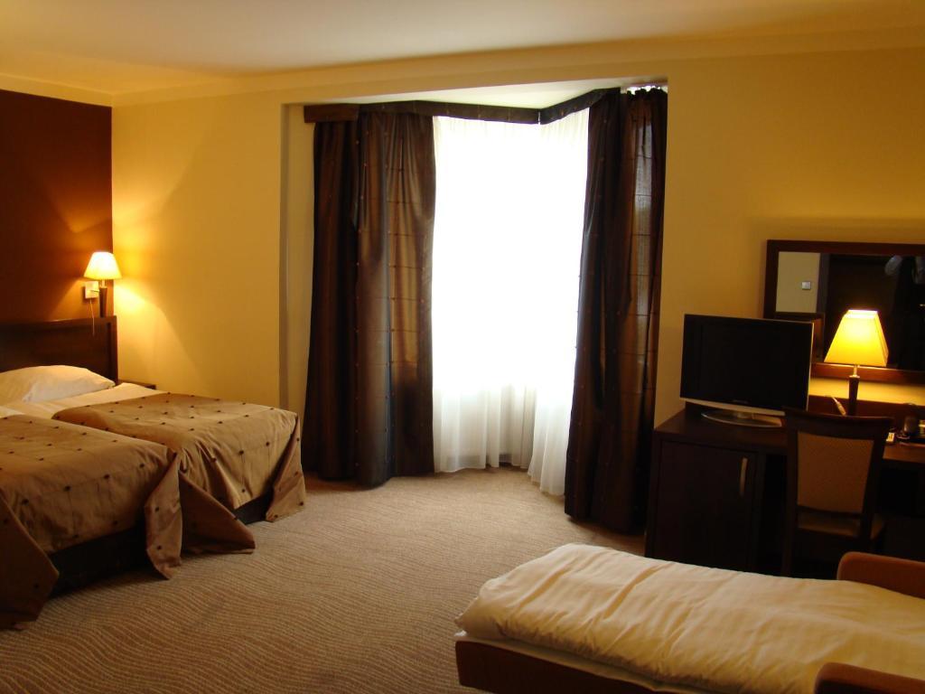 Hotel Azalia & Spa Niepołomice Habitación foto