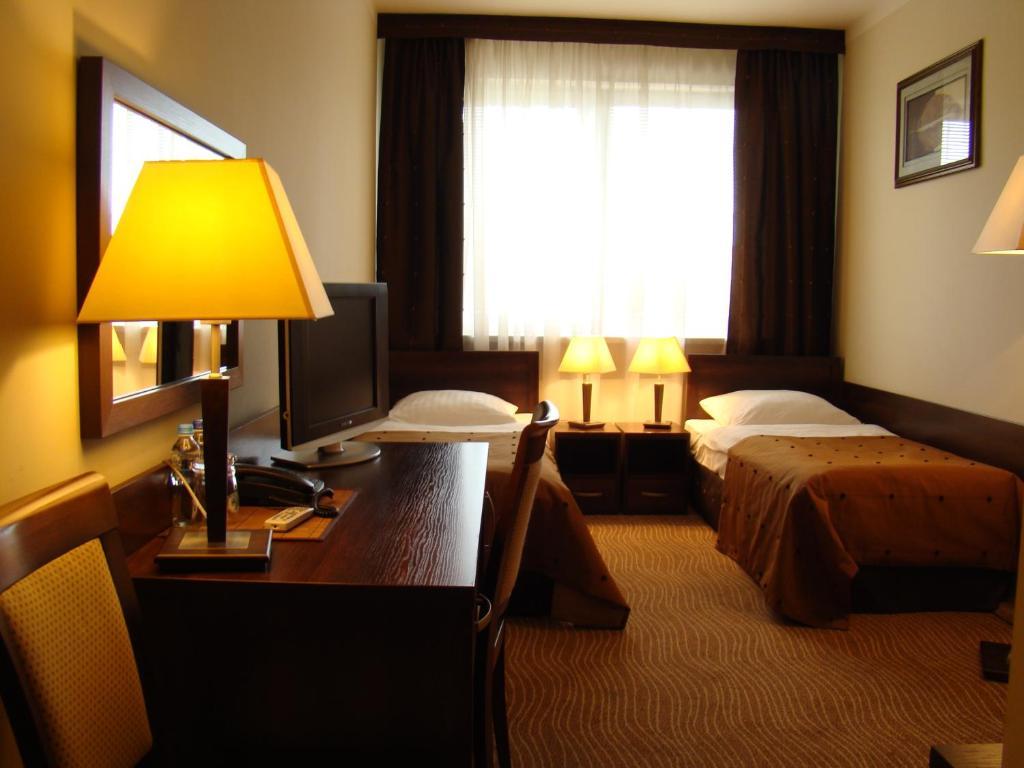 Hotel Azalia & Spa Niepołomice Habitación foto