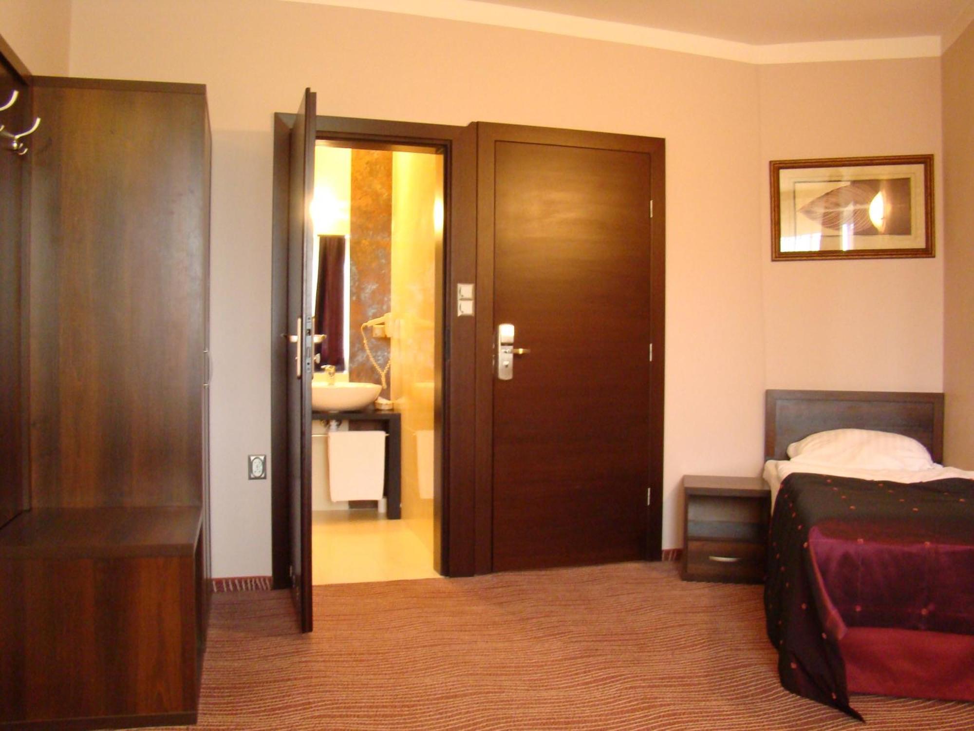 Hotel Azalia & Spa Niepołomice Exterior foto